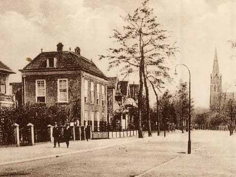 Onder de Linden 1900